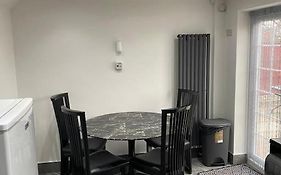 2 Bed House Sleeps 4-5